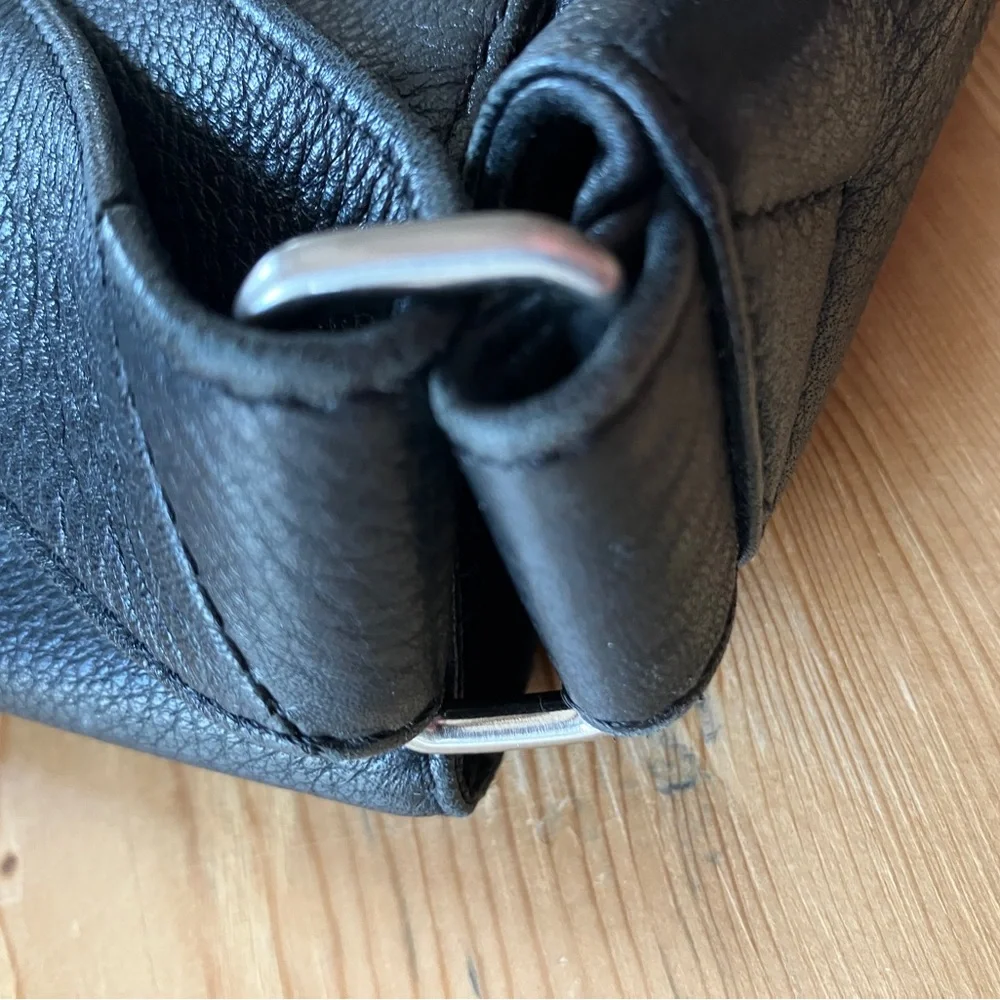 Osgoode Marley Black Leather Vertical Crossbody Messenger Computer Commuter Bag